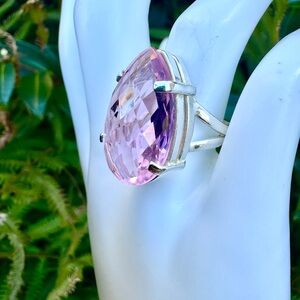 COPY - 🌺🎁 36 Carat  Kunzite gemstone  ring 💥🌺